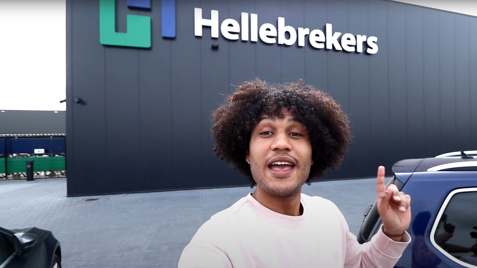 Vlogger Joshua op bezoek bij Hellebrekers