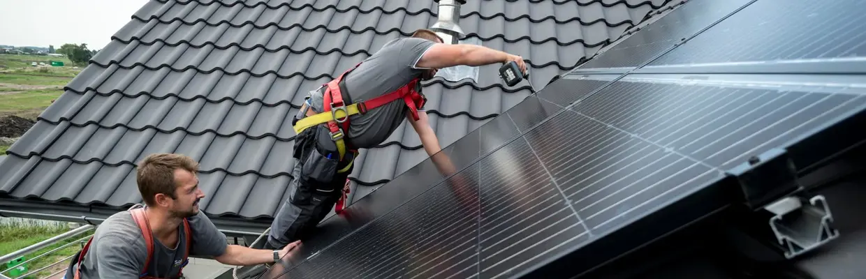 Zonnepanelen Monteren installeren dak - 1600