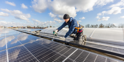 Zonneenergie zonnepanelen op dak - 8192