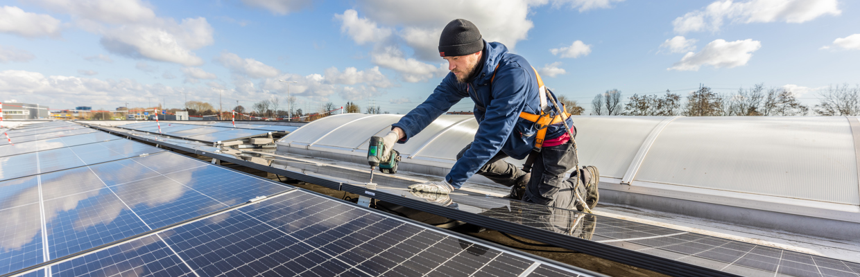 Zonneenergie zonnepanelen op dak - 8192