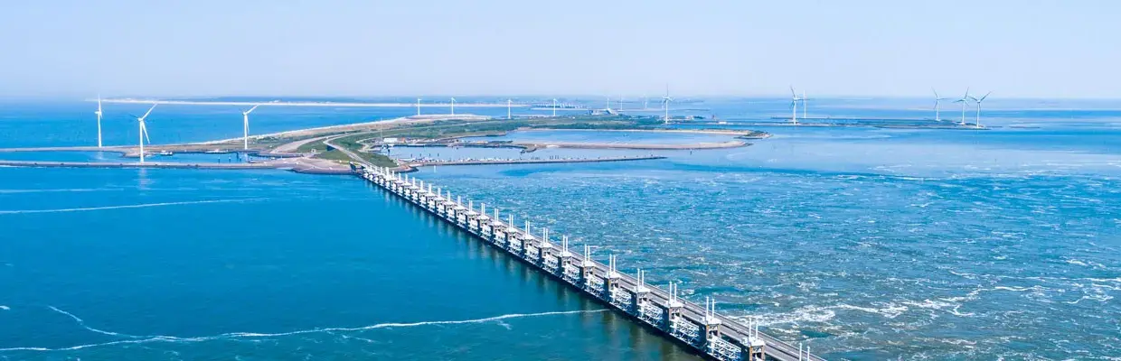 Windmolens op zee afsluitdijk 1600