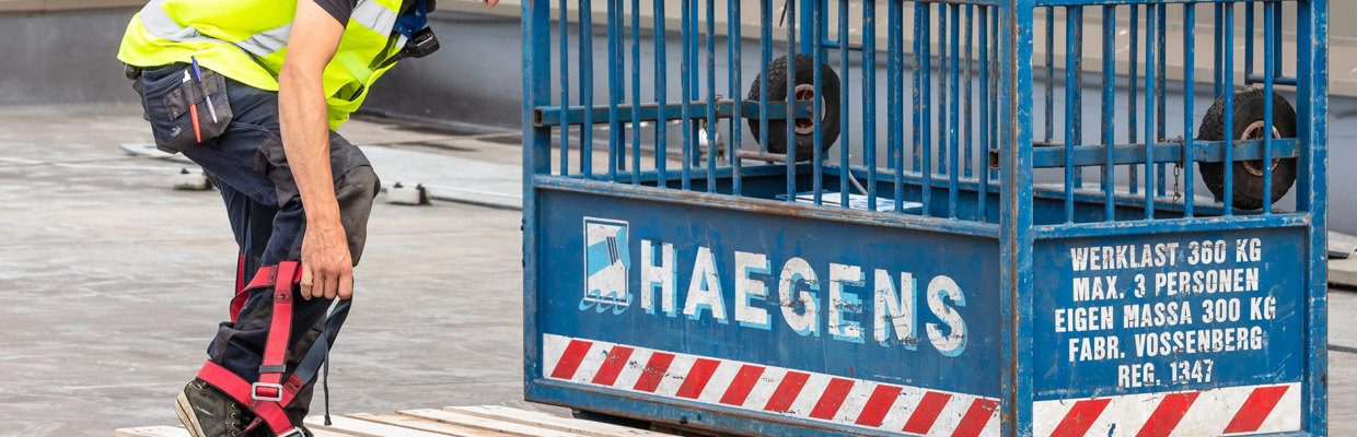 Arbeidsomstandigheden hoogwerker harnas veilig werken 1880x