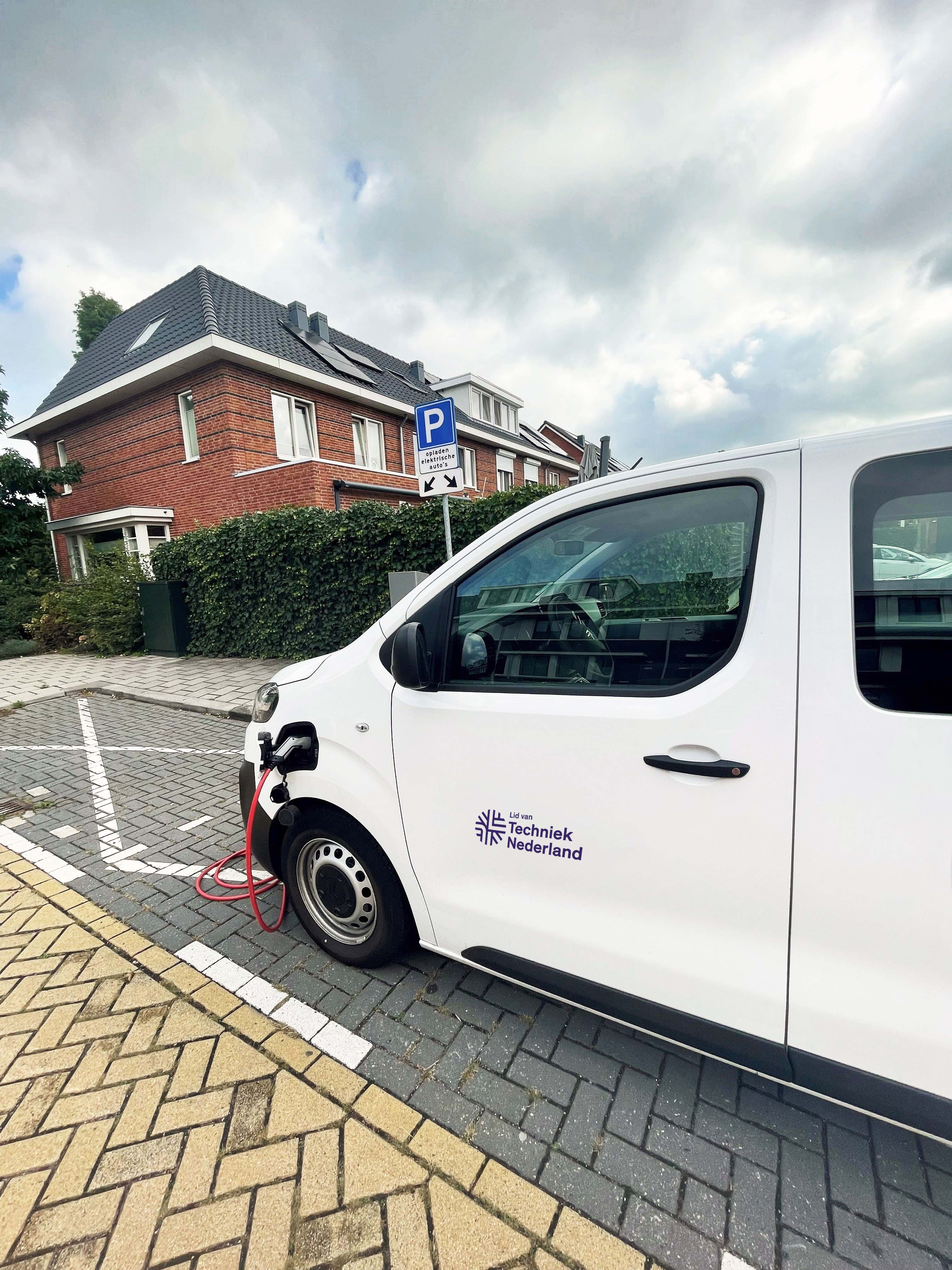 Elektrische auto bestelbus -3024