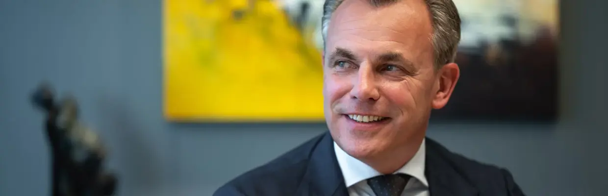 Mark Harbers - zij kleur 1880x