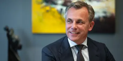 Mark Harbers - zij kleur 1880x