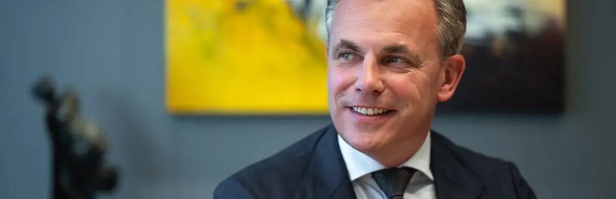 Mark Harbers - zij kleur 1880x