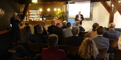 Beveiligingscafe Nov 25 2000Px