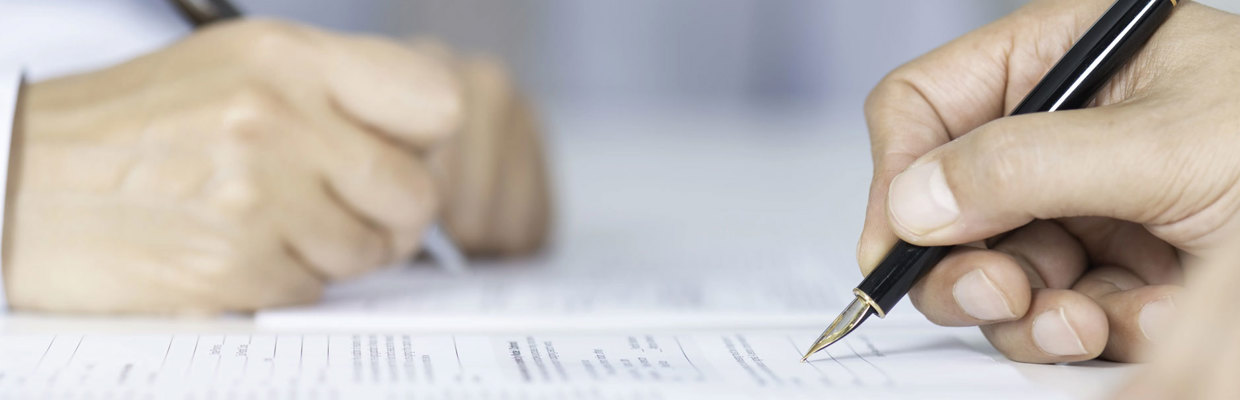 Bedrijfsovername contract ondertekenen 1880x