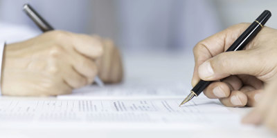 Bedrijfsovername contract ondertekenen 1880x