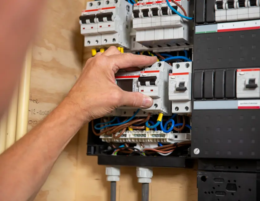 UV08692 Werken Aan Elektrische Installaties