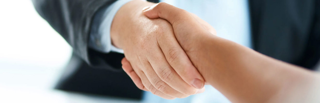 Aanbesteden handen schudden 1880x